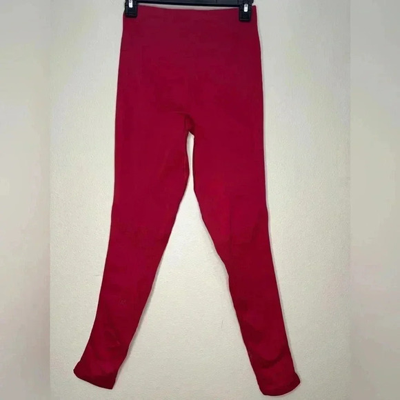 Lululemon Zone In Tight Cranberry Size 8 - Picture 3 of 4